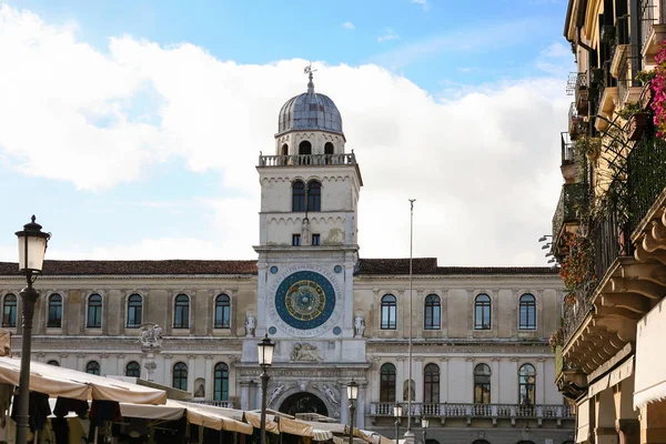 Torre del reloj del Palazzo del Capitanio en la ciudad de Padua — Foto de Stock