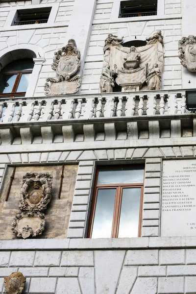 A Piazza delle Erbe-Padova-palota homlokzat — Stock Fotó