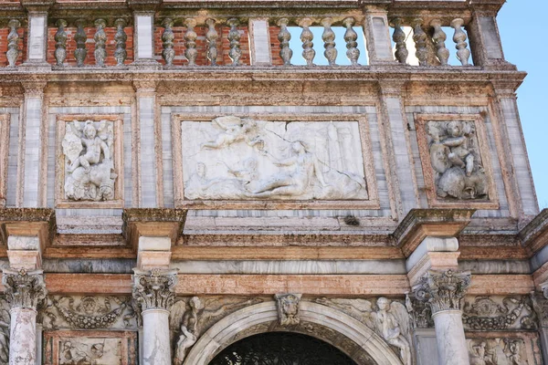Decoratie van campanile op Piazza San Marco — Stockfoto