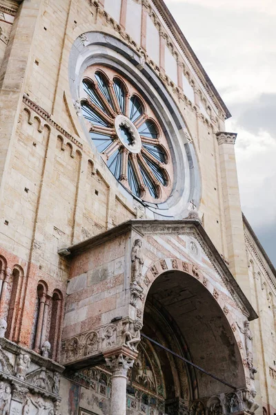 Fachada da igreja de San Zeno na cidade de Verona — Fotografia de Stock