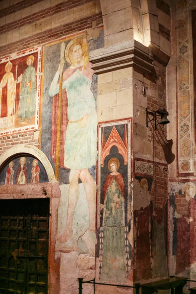 Interieur van de basiliek van San Zeno in Verona city — Stockfoto