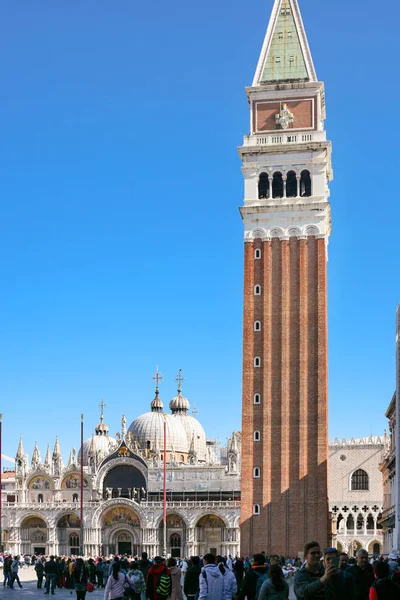 San Marco square with tourists in Venice — Stock Photo, Image