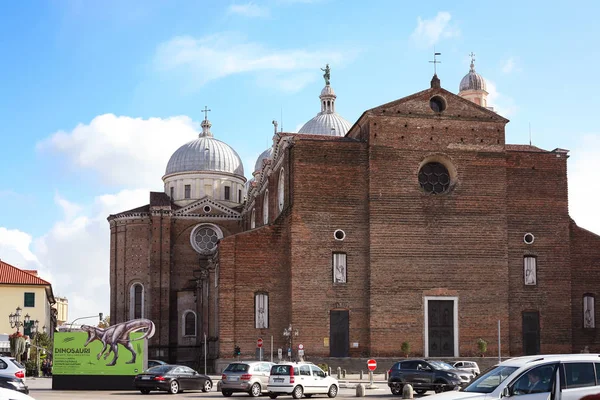 Bazilika Santa Giustina v městě Padova — Stock fotografie