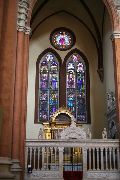 Interior de Basílica de San Petronio en la ciudad de Bolonia — Foto de Stock
