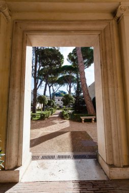 arcade Villa Giulia, Roma kapısı