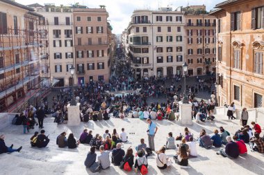 İspanyol Merdivenleri Roma şehirde insanlar