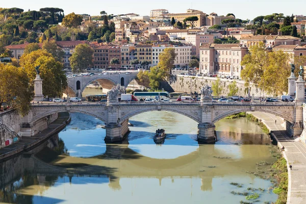 Vue ci-dessus sur Rome et le pont Vittorio Emanuele II — Photo