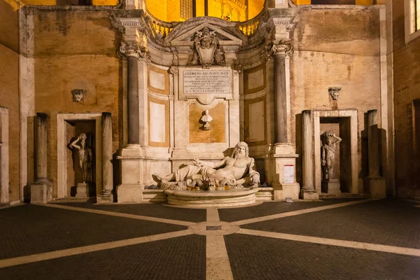 Oudoor hall of Capitoline Museums inm Rome — Stock Photo, Image