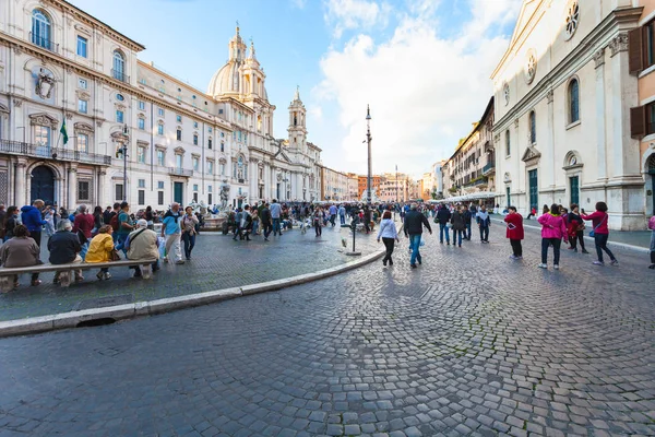 Kilátás nyílik a Piazza Navona Róma városában. — Stock Fotó