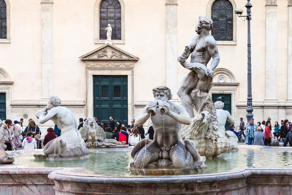 Szobrok a Fontana del Moro a Piazza Navona — Stock Fotó