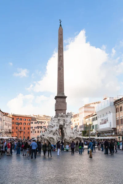 Fontana dei Quattro Fiumi en Piazza Navona en Roma — Foto de Stock