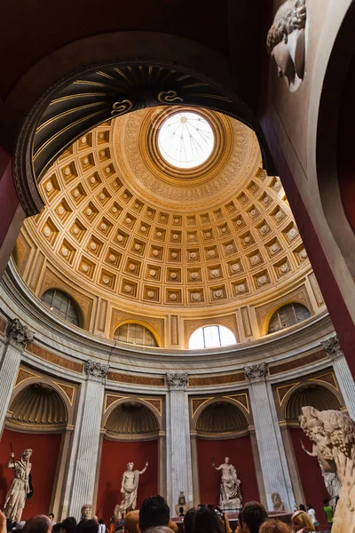 在圆形房间梵蒂冈博物馆穹顶 — 图库照片
