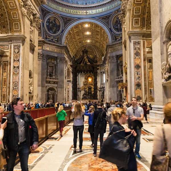 Nave of Papal Basilica of St Peter in Vatican — Stock Photo, Image