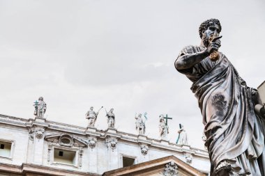 Heykel Saint Peter piazza San Pietro kapat