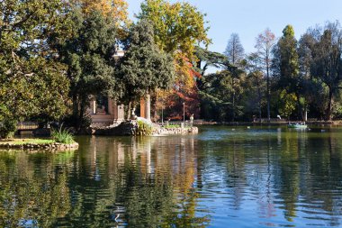 Villa Borghese kamu bahçeleri nde gölet