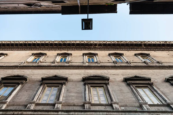 Dark facades of houses on narrow street in Rome — Stock Photo, Image