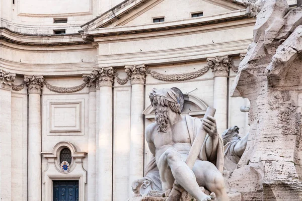 Figure of Fontana dei Quattro Fiumi in Rome — Stock fotografie