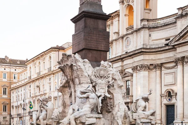 Fontana dei Quattro Fiumi con obelisco en Roma — Foto de Stock