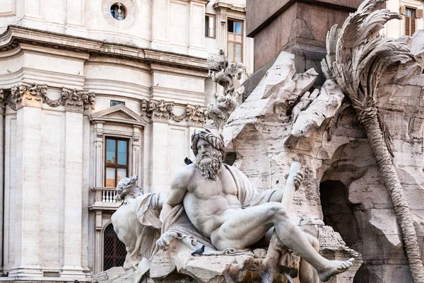 Sochy z Fontana dei Quattro Fiumi v Římě — Stock fotografie
