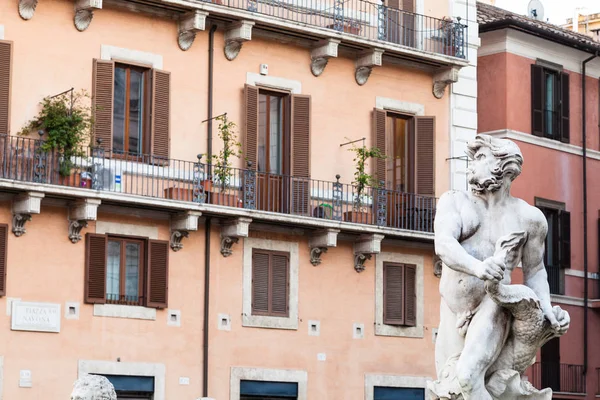 Staty av Moor fontänen på Piazza Navona i Rom — Stockfoto