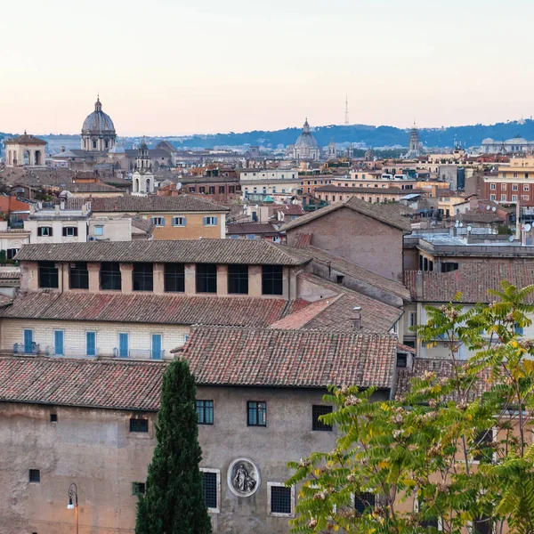 Bekijken van de oude stad van Rome vanaf Capitolijnse heuvel — Stockfoto