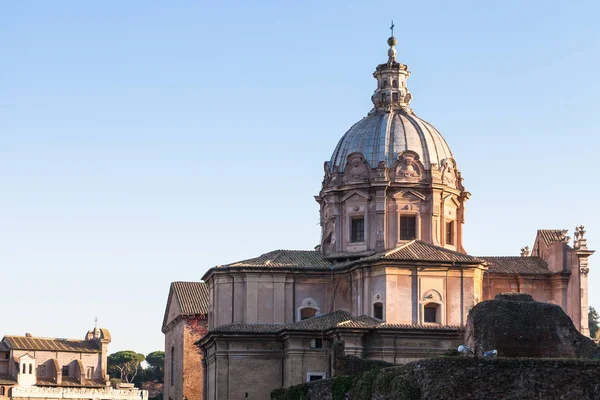 Koepel van e luca de kerk van santi martina in Rome — Stockfoto