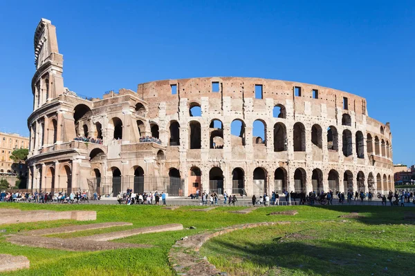 Vista do antigo coliseu anfiteatro romano — Fotografia de Stock
