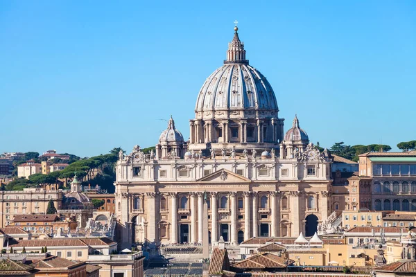 Pauselijke Basiliek van St Peter (San Pietro) in Vaticaan — Stockfoto