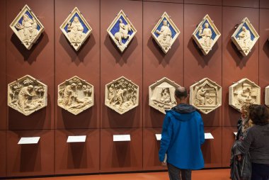 Museo dell Opera del Duomo için panelleri ile Oda
