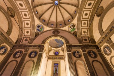 Bazilika di Santa Croce 'daki Pazzi kilisesinde.