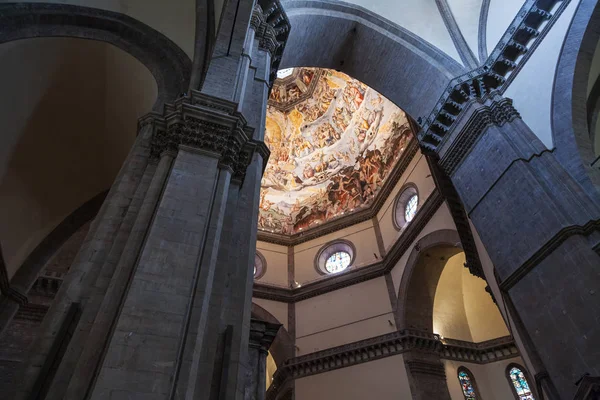 Interieur van de kathedraal Duomo in Florence — Stockfoto
