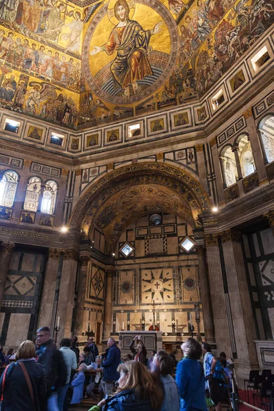 Turistas en Florencia Baptisterio San Giovanni —  Fotos de Stock