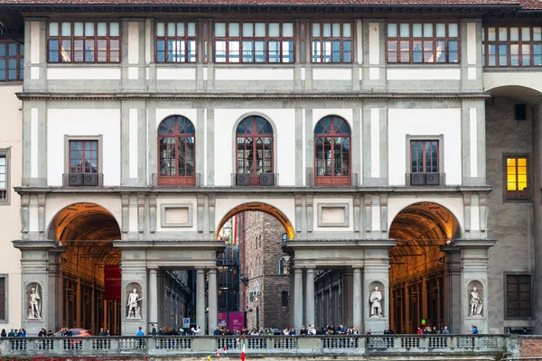 Vue de face Galerie des Offices palais de la rivière Arno — Photo