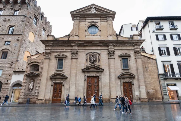 Βασιλική της Santa Trinita στην πλατεία της Φλωρεντίας — Φωτογραφία Αρχείου