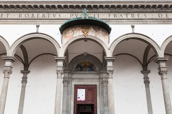 Utfärda utegångsförbud för av Basilica della Santissima Annunziata — Stockfoto