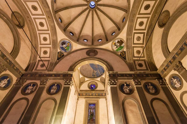 Inne i Pazzi kapell i Basilica di Santa Croce — Stockfoto