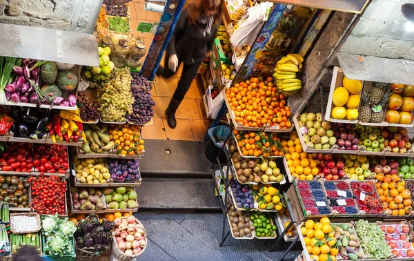 Vista superior de los alimentos en la tienda de verduras locales — Foto de Stock
