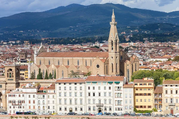 View of quay and Basilica Santa Croce in Florence — Stock Photo, Image