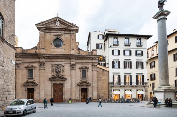 Widok na Piazza Santa Trinita we Florencji — Zdjęcie stockowe