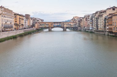 Arno Nehri ile alacakaranlık Ponte Vecchio