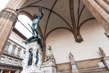 Perseus ve Medusa 'nın başı Floransa' da.