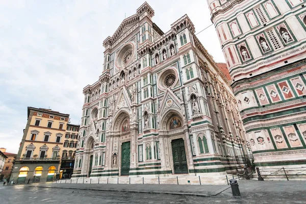 Florenz-Kathedrale und Glockenturm am Morgen — Stockfoto