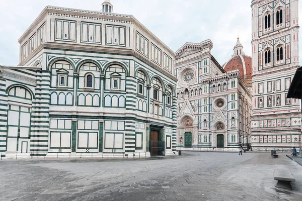 Piazza San Giovanni in Firenze a reggeli — Stock Fotó
