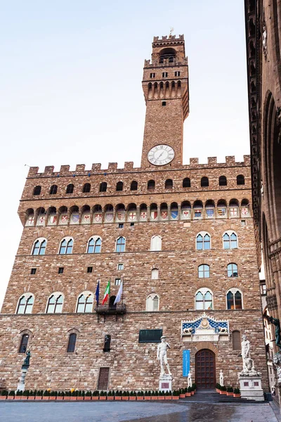 Palazzo Vecchio from piazza signoria in morning — Stockfoto