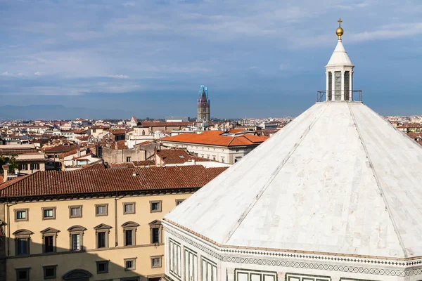 Roof of Baptistery and Florence skyline — Stock Photo, Image