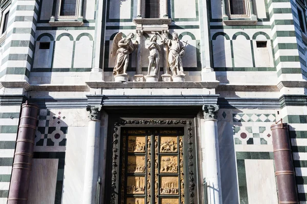Vaftizhane Doğu kapıları Floransa ile duvarına — Stok fotoğraf