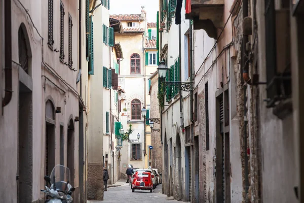 Straße im historischen Viertel von Florenz — Stockfoto