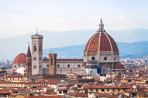 Vista superior de la Catedral del Duomo en Florencia — Foto de Stock