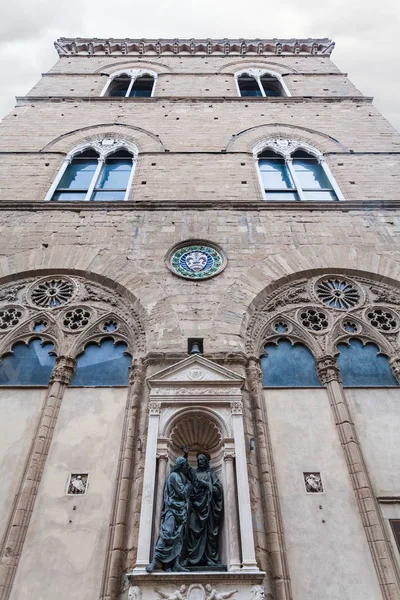 Středověký kostel Orsanmichele v městě Florencie — Stock fotografie