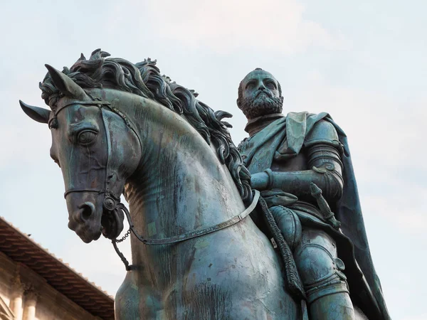 Ridsport-monumentet av Cosimo I närbild — Stockfoto